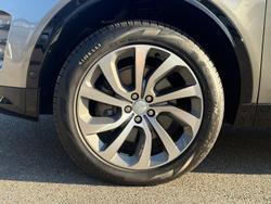 2024 Land Rover Discovery Sport P300e Dynamic SE