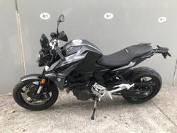 2025 BMW F 900 R Triple Black