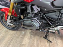 2018 BMW Motorrad R1200R RED