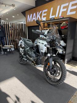 2025 BMW Motorrad 2025 Bmw 1300CC R 1300 GS Adventure Triple Black BLACK STORM METALLIC