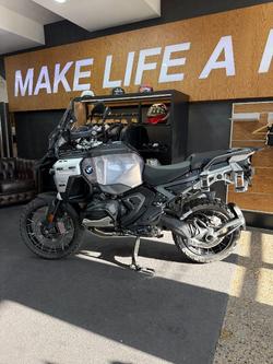 2025 BMW Motorrad 2025 Bmw 1300CC R 1300 GS Adventure Triple Black BLACK STORM METALLIC