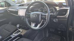 2023 Toyota Hilux SR5