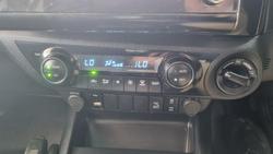 2023 Toyota Hilux SR5