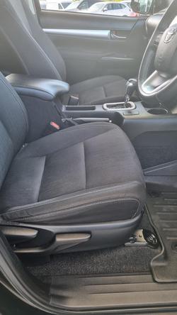 2023 Toyota Hilux SR5