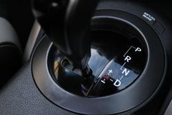 2017 Hyundai Veloster SR Turbo FS5 Series II White Crystal