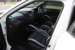 2017 Hyundai Veloster SR Turbo FS5 Series II White Crystal