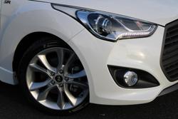 2017 Hyundai Veloster SR Turbo FS5 Series II White Crystal