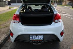 2017 Hyundai Veloster SR Turbo FS5 Series II White Crystal