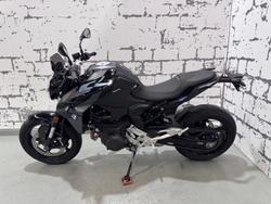 2025 BMW F 900 R Triple Black F 900 Black