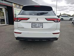 2022 Mitsubishi Outlander ES