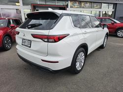 2022 Mitsubishi Outlander ES