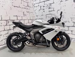 Triumph Daytona 660 Lams