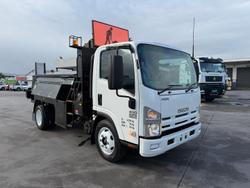 2011 Isuzu N Series NQR 450 Truck