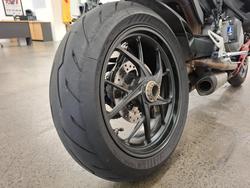 2022 DUCATI STREETFIGHTER V2 Red