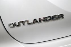 2024 Mitsubishi Outlander LS