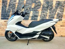 2025 HONDA PCX 125 SCOOTER WHITE