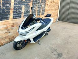 2025 HONDA PCX 125 SCOOTER WHITE