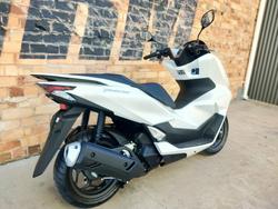 2025 HONDA PCX 125 SCOOTER WHITE