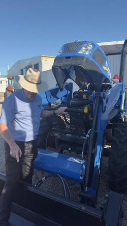 2025 New Holland Tt4.90 Rops