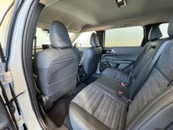 2025 Mitsubishi Outlander LS