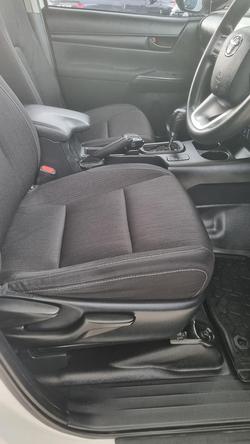 2023 Toyota Hilux SR