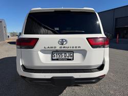 2024 Toyota Landcruiser GXL