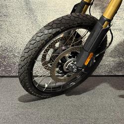 2025 BMW Motorrad R 12 Black
