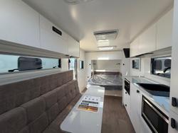 2025 Traveller Destination Track 17