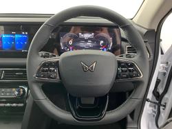 2025 Mahindra XUV700 AX7L