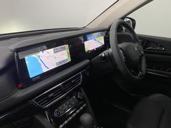 2025 Mahindra XUV700 AX7L