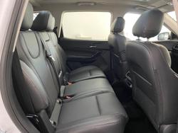 2025 Mahindra XUV700 AX7L