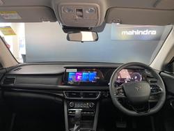 2025 Mahindra XUV700 AX7L
