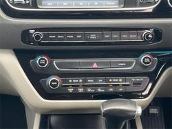 2017 Kia Carnival SLi YP MY18 Snow White Pearl