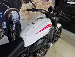 2025 Yamaha XSR700 WHITE