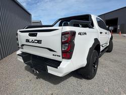 2026 Isuzu D-MAX BLADE