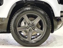 2025 Land Rover Defender 110 D350 X-Dynamic SE