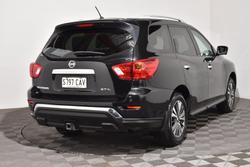 2019 Nissan Pathfinder ST-L