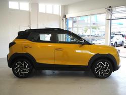 2025 Mahindra XUV3XO AX7L