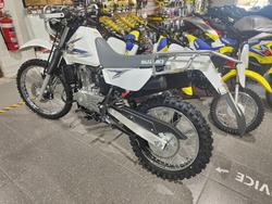 2025 SUZUKI TROJAN (DR200SE) FARM WHITE