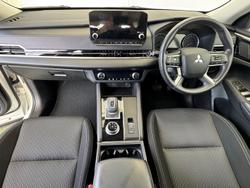 2022 Mitsubishi Outlander ES