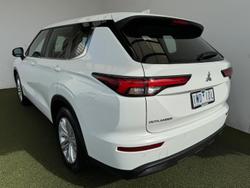 2022 Mitsubishi Outlander ES