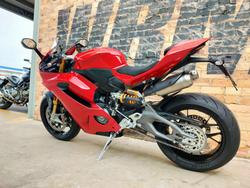 2026 DUCATI PANIGALE V2 S ROAD RED