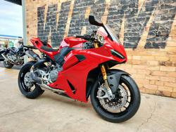 2026 DUCATI PANIGALE V2 S ROAD RED