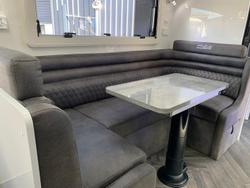 2026 Urban Caravans X-Terrrain 20 Club Louunge