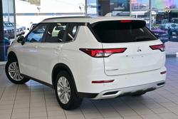 2024 Mitsubishi Outlander LS
