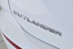 2024 Mitsubishi Outlander LS