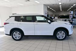 2024 Mitsubishi Outlander LS