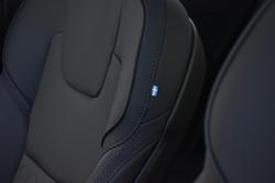 2025 Volvo XC60 Plus T8 Plug-In Hybrid Dark