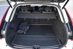 2025 Volvo XC60 Plus T8 Plug-In Hybrid Dark