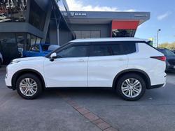 2022 Mitsubishi Outlander LS